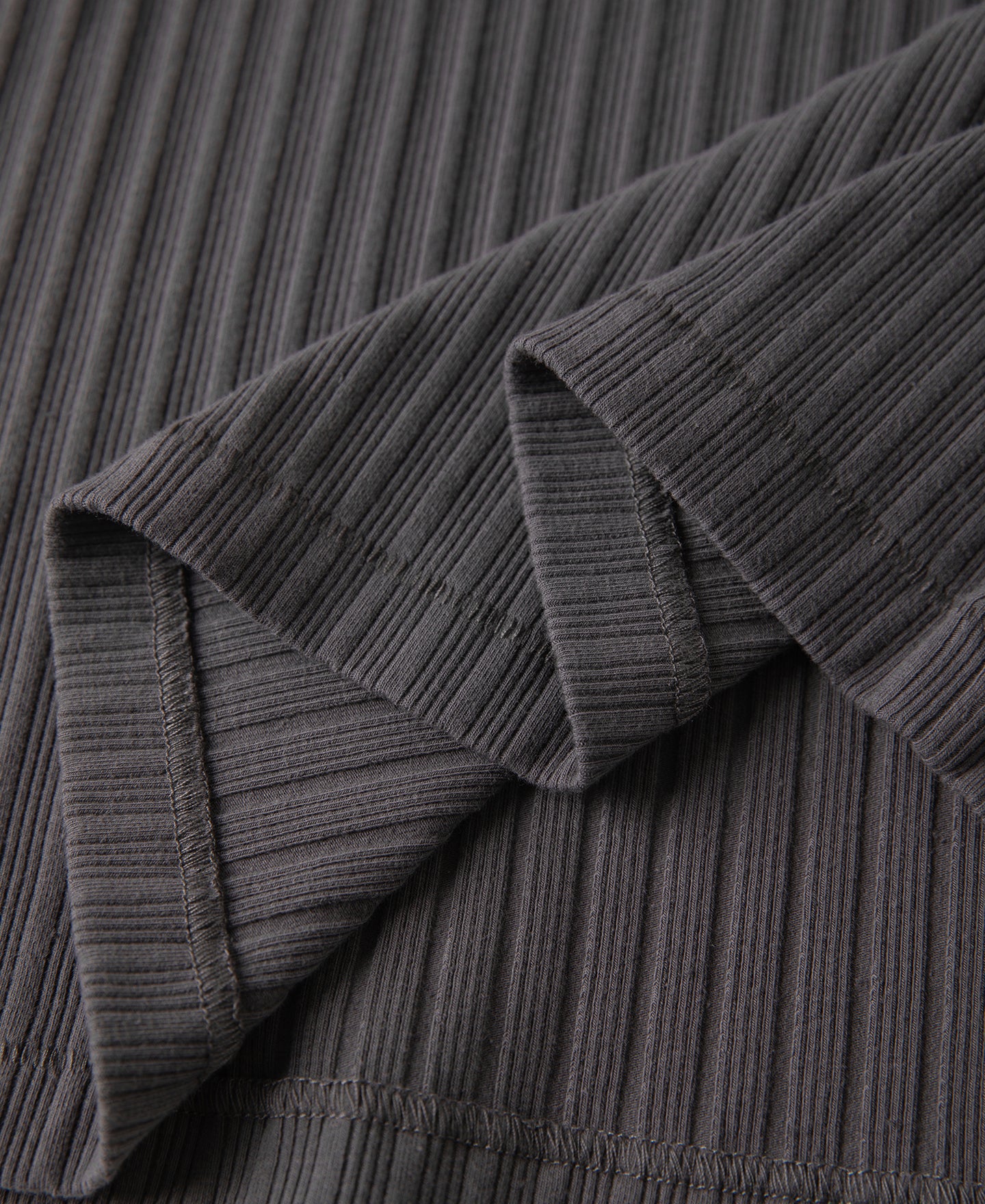 1950s Ribbed Cotton-Spandex Blend T-Shirt - Dark Gray - Image 9